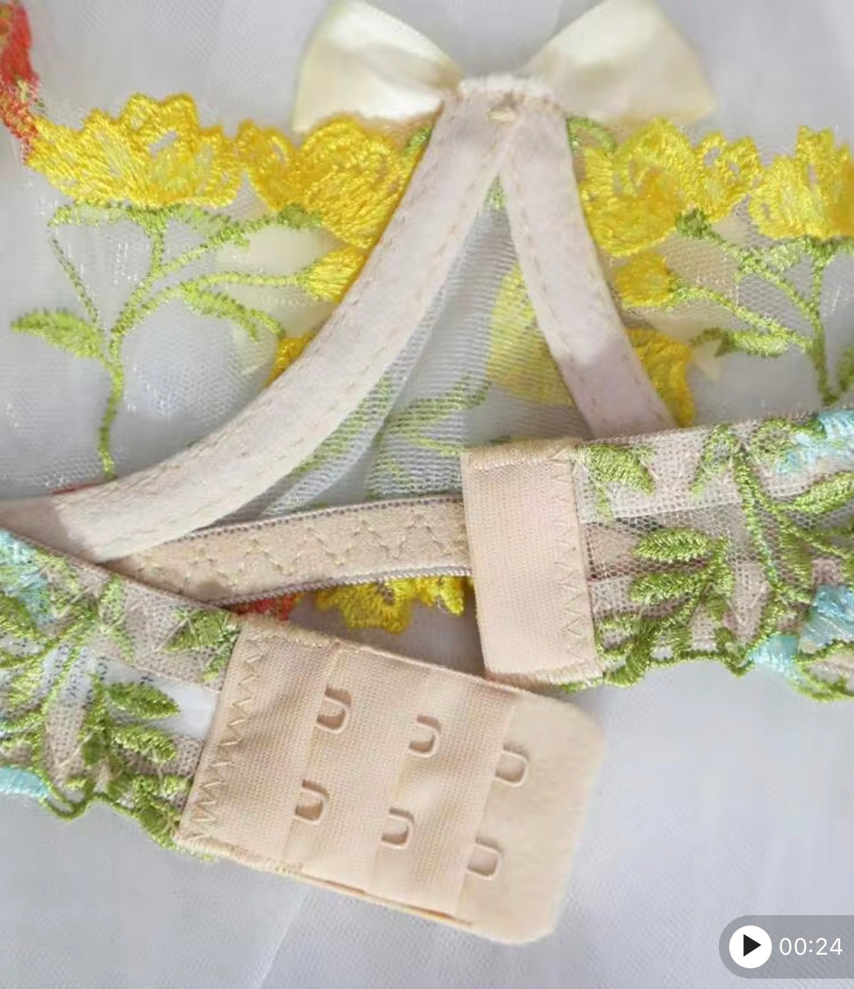 SECRET ADMIRER
Embroidered Floral
Lingerie Set
"Someone's about
to notice."