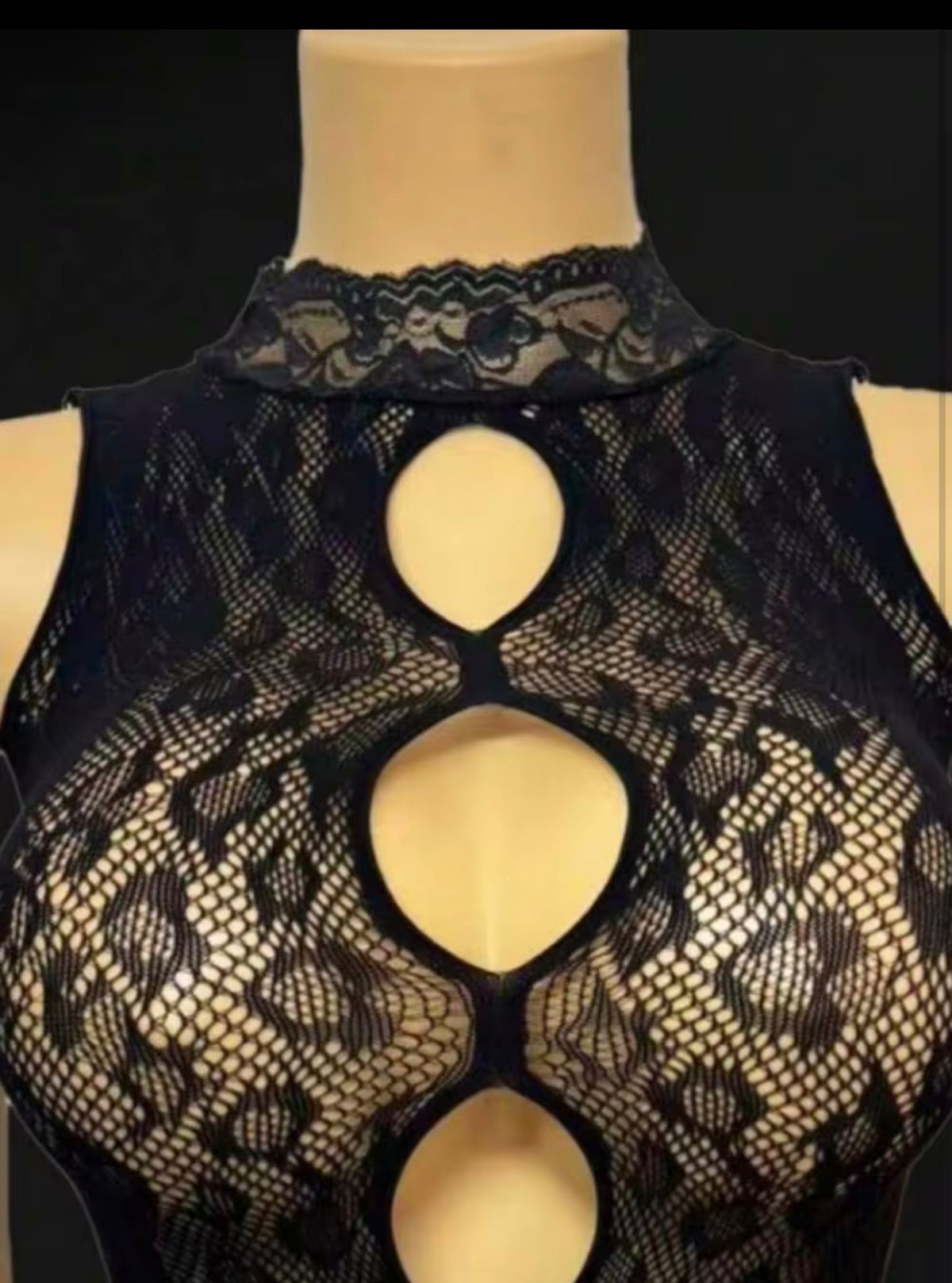 OPEN SECRET
Cutout Lace
Bodysuit
"Not everything needs to stay hidden."